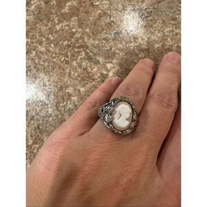 Woman’s vintage style cameo ring size 9